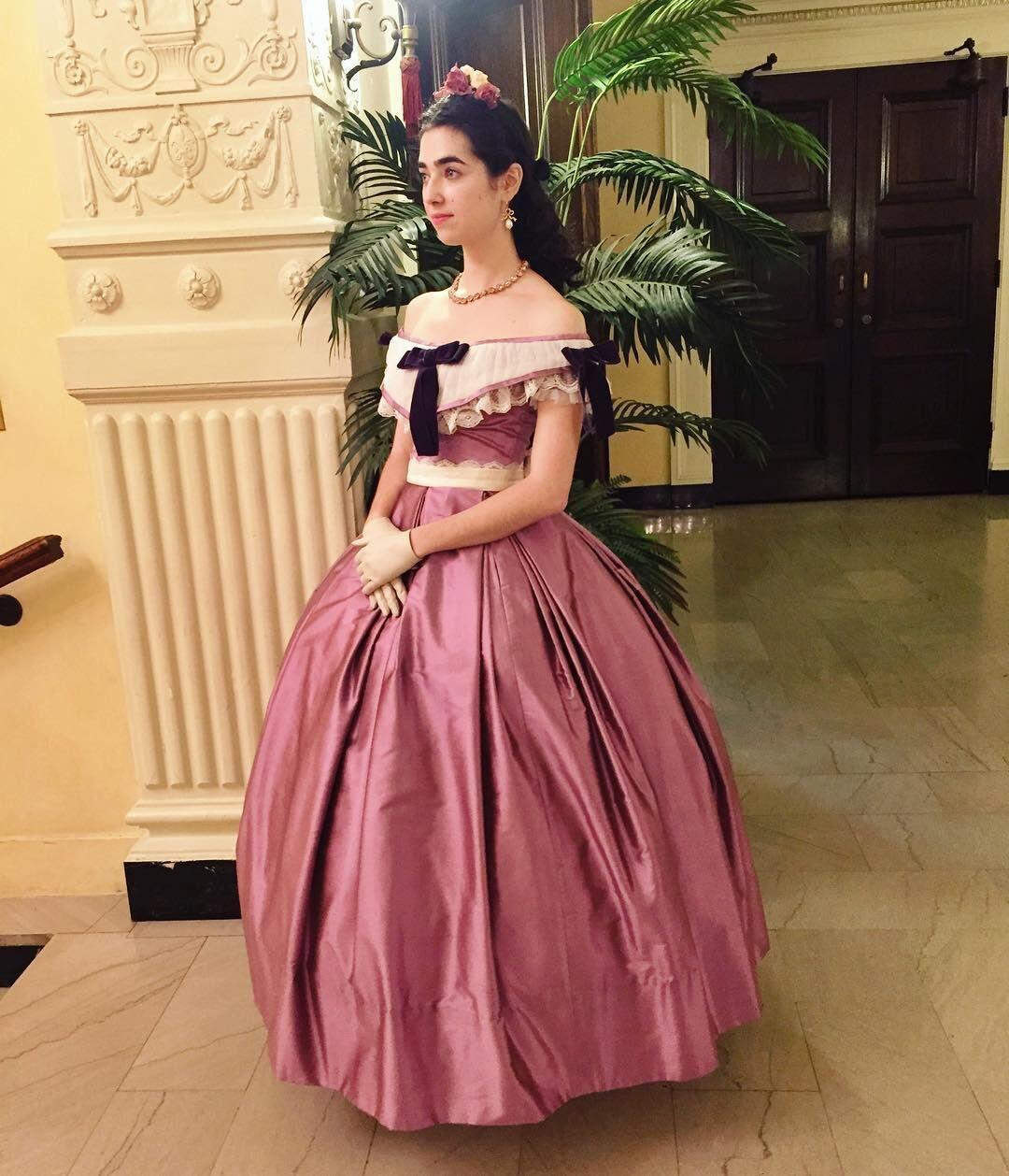 Vestido de Gala Retrô Vitorian - Evening Gown avaliação e preço